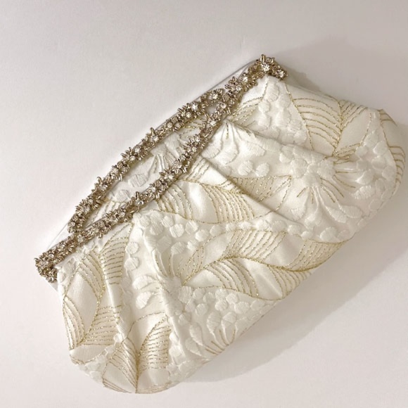 EMBELLISHED BRIDAL CLUTCH - Picture 6 of 9